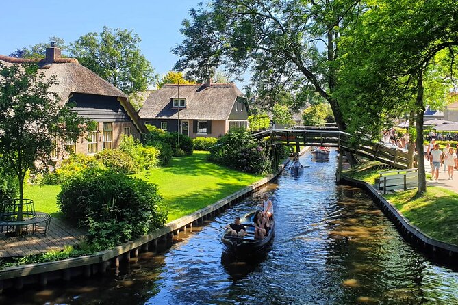 Giethoorn, Zaandam & Zaanse Schans Day Tour w/ Small Boat Ride - Two famous Dutch sights in one ambitious day