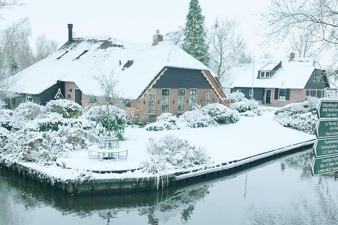 Giethoorn, Zaandam & Zaanse Schans Day Tour w/ Small Boat Ride - Giethoorn by small electric boat