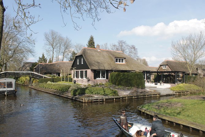 Giethoorn, Zaandam & Zaanse Schans Day Tour w/ Small Boat Ride - Who should book this day trip?