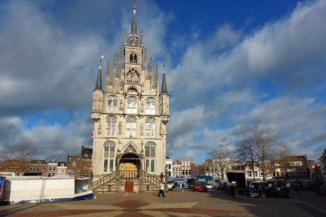 Gouda Cheese and Delft Blue: Full-Day Private Tour - Oude Delft, the Gemeenlandshuis, and the old armory