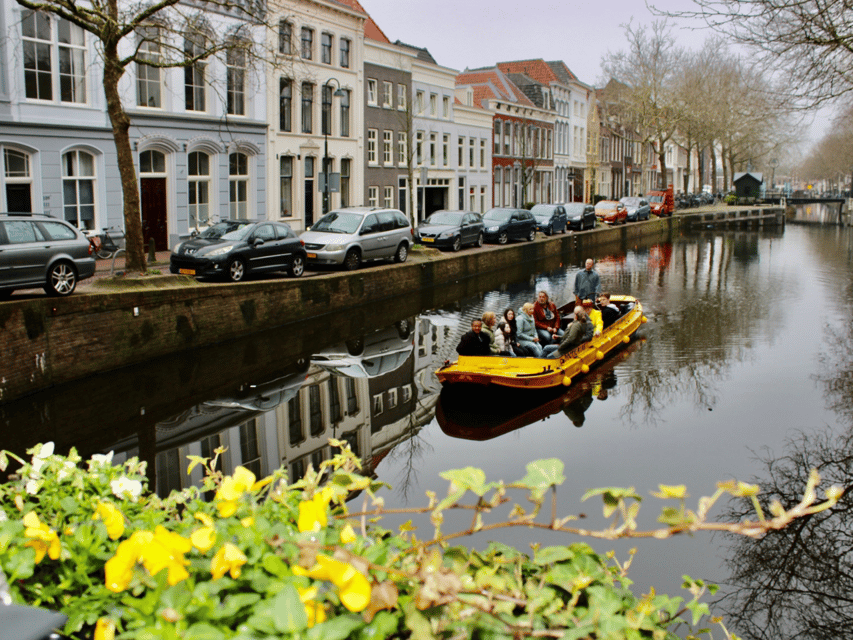 Gouda: Open Boat City Canal Cruise - Seeing nine historic sites from water level