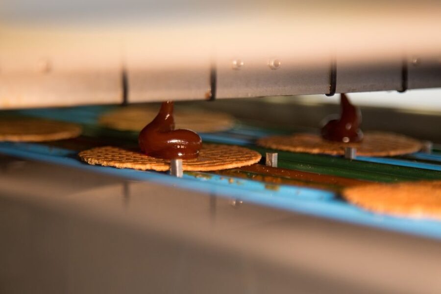 Gouda: Syrup Waffle Factory Ticket with a Waffle - Watching bakers and machines at work