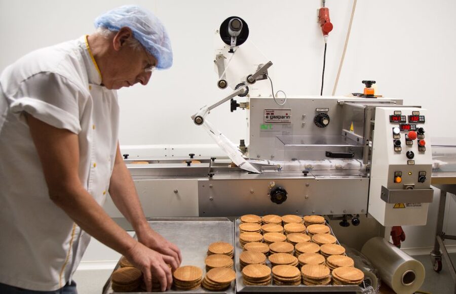 Gouda: Syrup Waffle Factory Ticket with a Waffle - Language, access, and what to wear