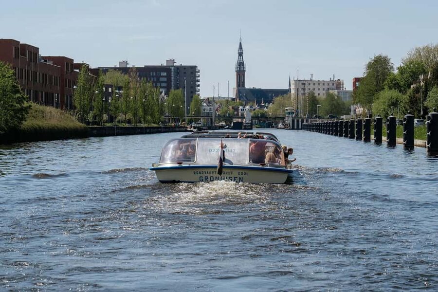 Groningen: City Canal Cruise - Groninger Museum and the Tasman Tower