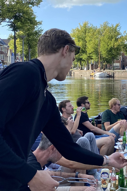 Groningen: City canal cruise (with unlimited drinks) - A gentle introduction to Groningen from the water