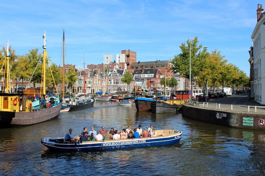 Groningen: Evening Cheese and Wine cruise - Cheese, Wine, and an Open Bar