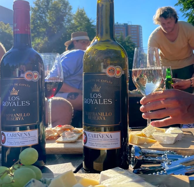 Groningen: Evening Cheese and Wine cruise - A Small Boat Makes the Commentary Better