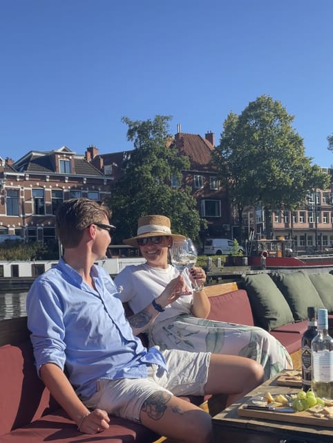 Groningen: Evening Cheese and Wine cruise - Setting Off Through Het Verbindingskanaal