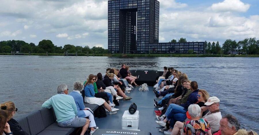 Groningen: Open Boat City Cruise - One drink and a quiet hour on the canals