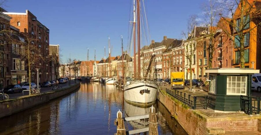 Groningen: Private custom tour with a local guide - Meeting your guide in Groningen