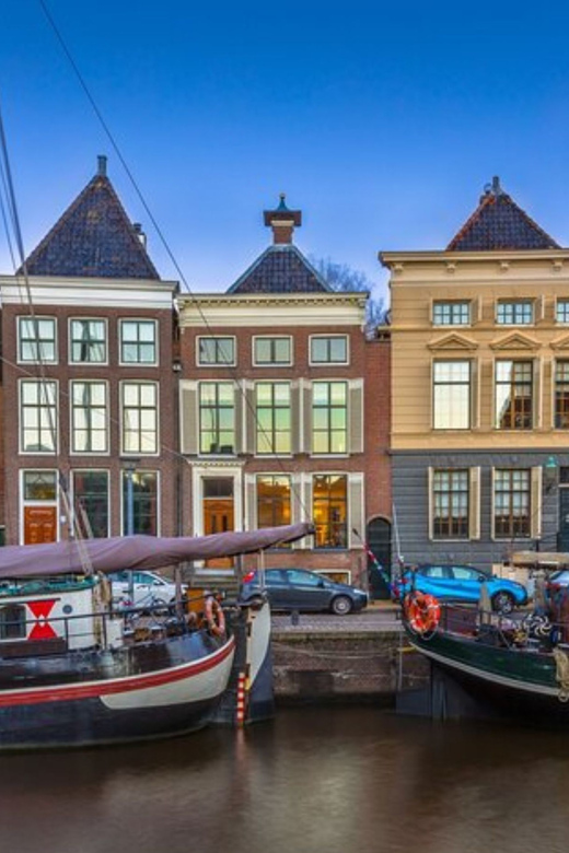 Groningen: Private custom tour with a local guide - Monuments and museums from the outside