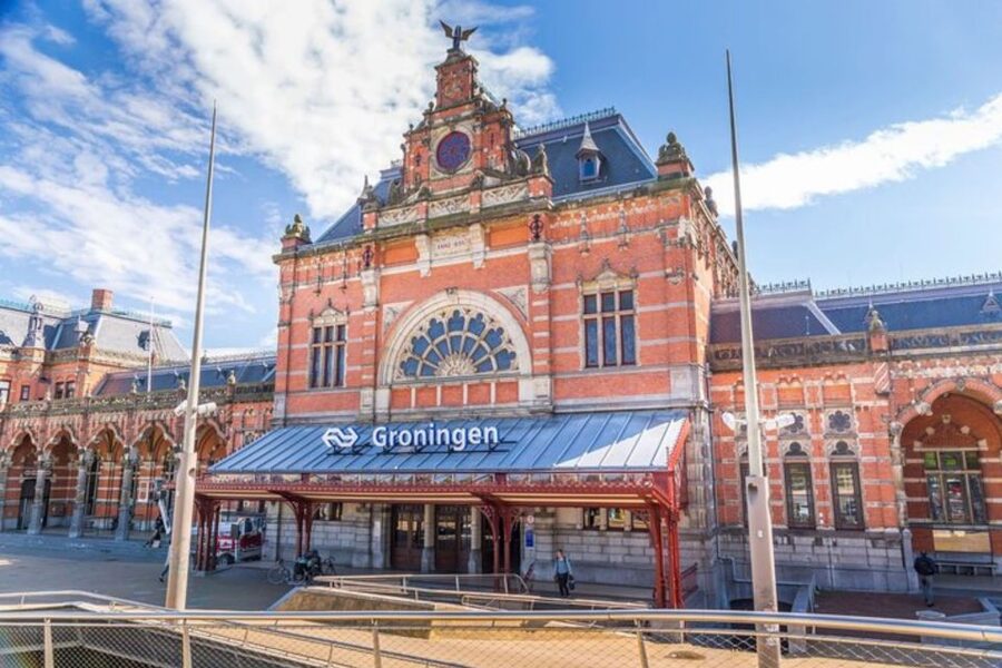 Groningen: Private custom tour with a local guide - The people who make or break the experience