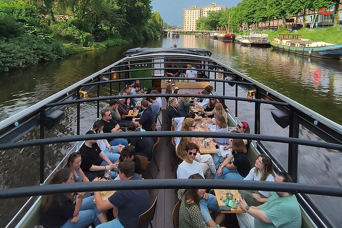 Groningen: Terrace Boat Experience with a Cozy Bar: 1.5 Hours - The roof, heating, and comfort on board