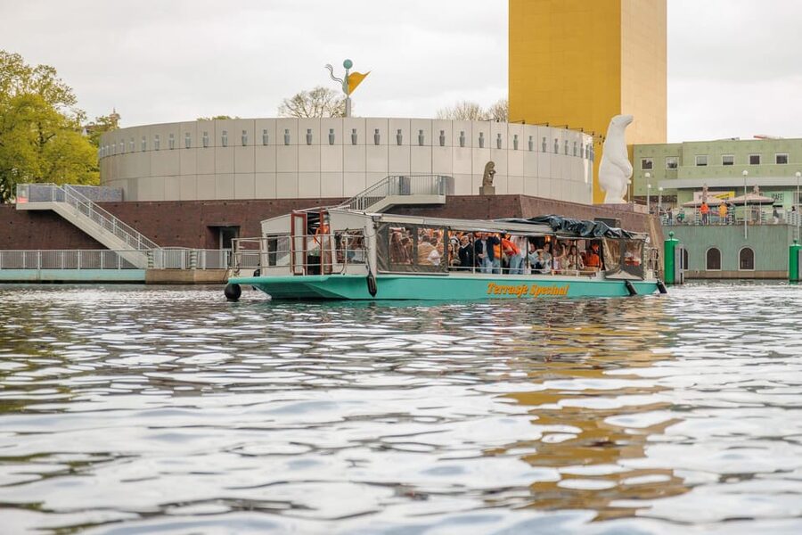 Groningen: Terrace Boat Experience with a Cozy Bar - Finding the boarding spot by Groningen Central Station