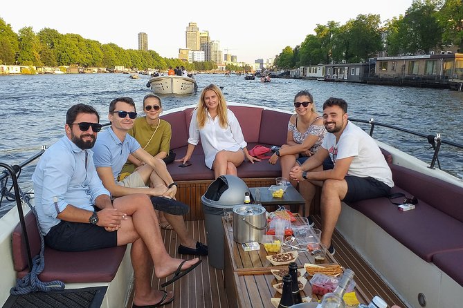 Guided Amsterdam Canal Cruise – Snacks & Drinks on board(1 Hour) - Finding the Boat at Oudezijds Voorburgwal