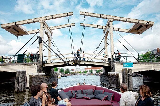 Guided Amsterdam Canal Cruise – Snacks & Drinks on board(1 Hour) - The Golden Bend and Seven Bridges