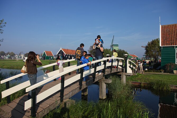 Guided Day Trip - Volendam, Zaanse Schans, Marken & Edam - Edam: a short final stop with mixed appeal