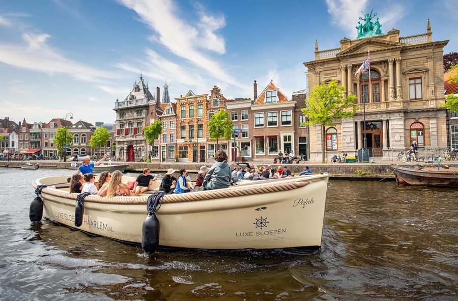 Haarlem: De Adriaan Windmill Tour + Open Canal Cruise - Inside De Adriaan: a 30-minute lesson in wind power