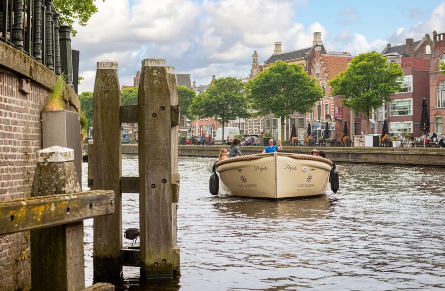 Haarlem: De Adriaan Windmill Tour + Open Canal Cruise - Teylers Museum from the water