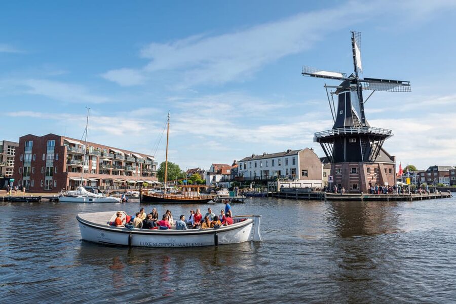 Haarlem: Guided Highlights Canal Cruise on Open Boat - Lange Brug and the central canal experience