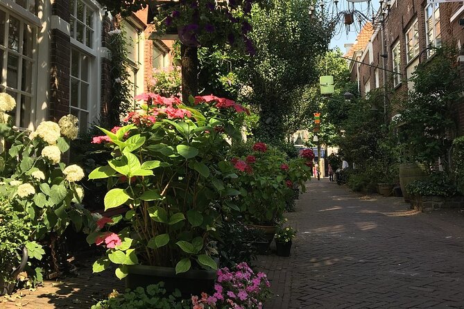 Haarlem Old Town Private Walking Tour - Hofje van Bakenes and Dutch charity