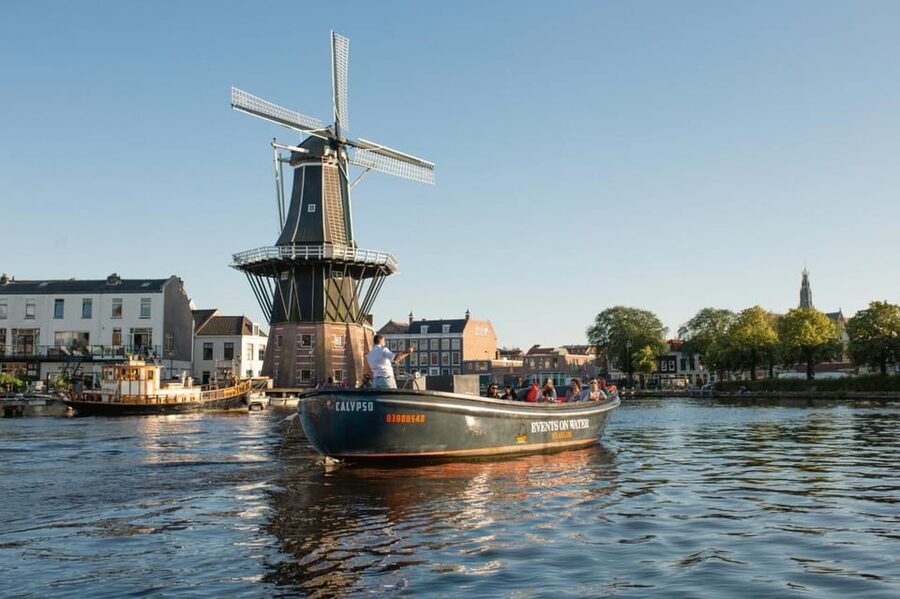 Haarlem: Sightseeing Boat Tour with Snacks and Drinks - Key things to know before you book