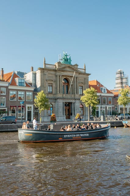 Haarlem: Sightseeing Boat Tour with Snacks and Drinks - Why a Haarlem canal cruise makes sense