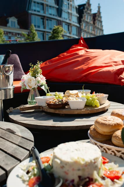 Haarlem: Sightseeing Boat Tour with Snacks and Drinks - Teylers Museum and Haarlem’s canal belt