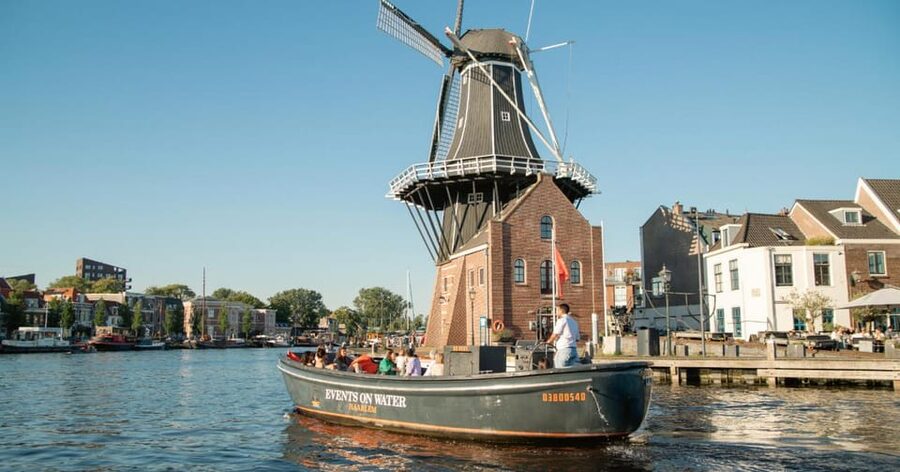 Haarlem: Sightseeing Boat Tour with Snacks and Drinks - Haarlem Town Hall and the theater district