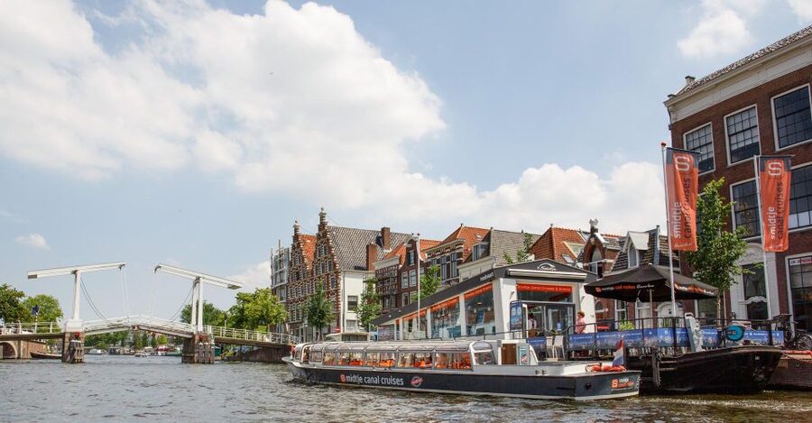 Haarlem: Sightseeing Canal Cruise through the City Center - Teylers Museum and the first look at the Spaarne