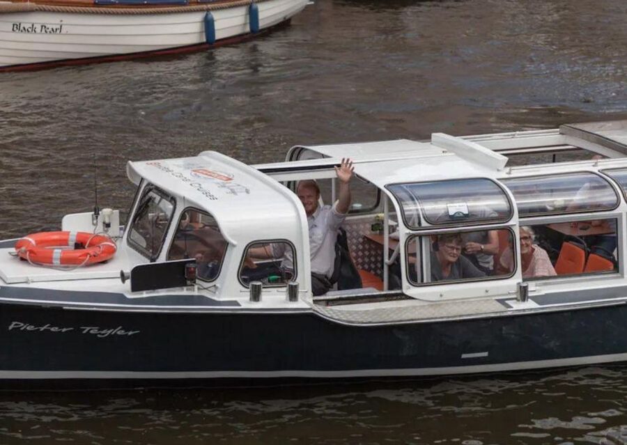 Haarlem: Sightseeing Canal Cruise through the City Center - Commentary, languages, and what you will hear