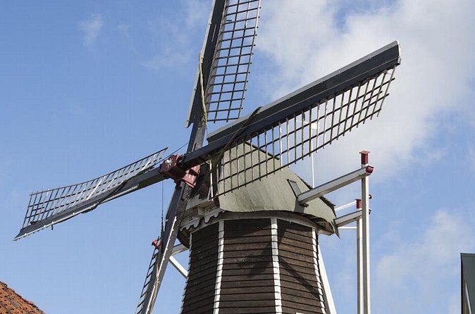 Hattem's Windmills, Bakeries and Ghosts: A Self-Guided Audio Tour - The market square, town hall, and Grote Kerk
