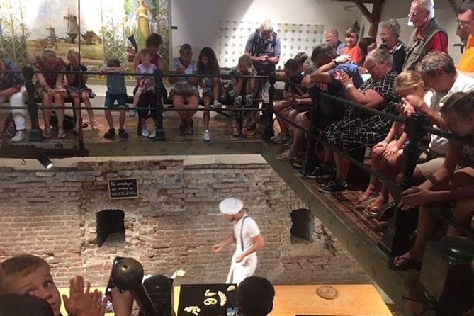 Hattem's Windmills, Bakeries and Ghosts: A Self-Guided Audio Tour - Anton Pieck and Hattem’s artistic side