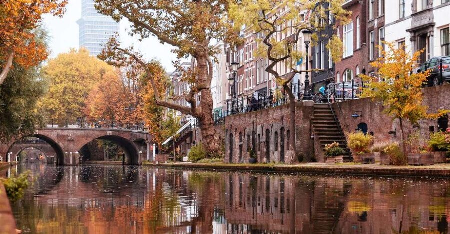 Historical Utrecht: Private Walking Tour with a Local Guide - What a private group changes