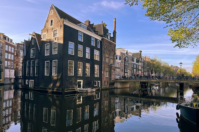 Historical Walking Tour, private with local Dutch guide - The smallest house and the symbols of the old city