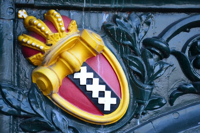 History & culture tour in Amsterdam with a local - House on the Three Canals: small details and canal design