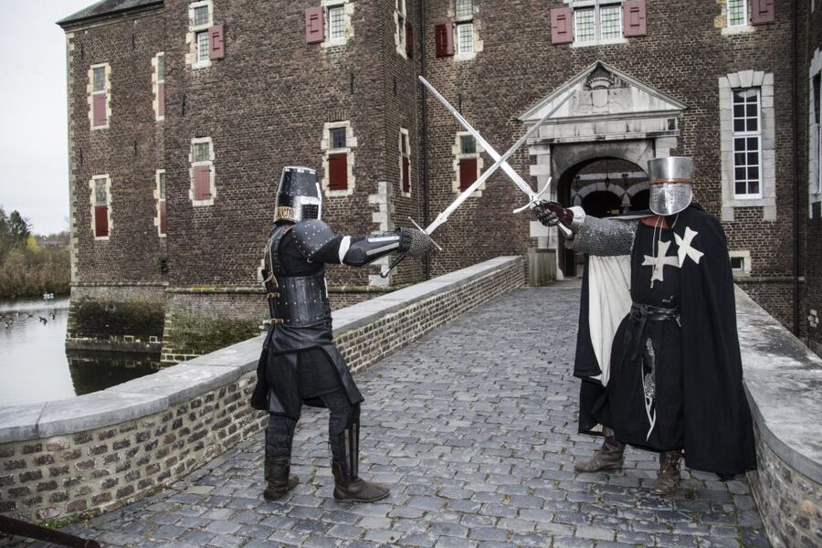 Hoensbroek: Entry Ticket to Hoensbroek Castle - Walking into seven centuries of castle life