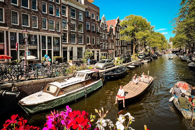 Humans of Amsterdam: Cultural Walking Tour incl. meeting 2 locals - Guide quality and the small-group advantage