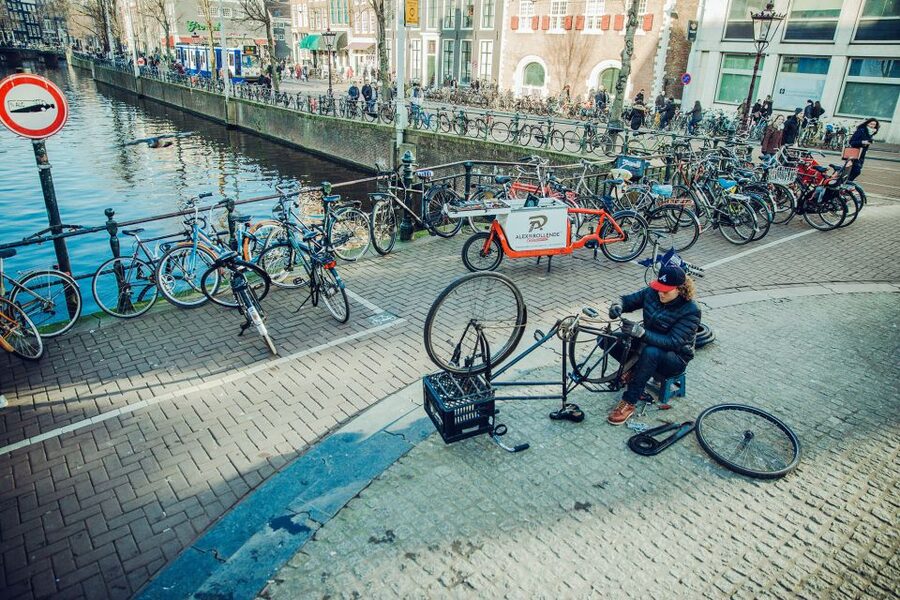 Humans of Amsterdam - Small group cultural walking tour - Canals, De Jordaan, and the city beyond postcard views