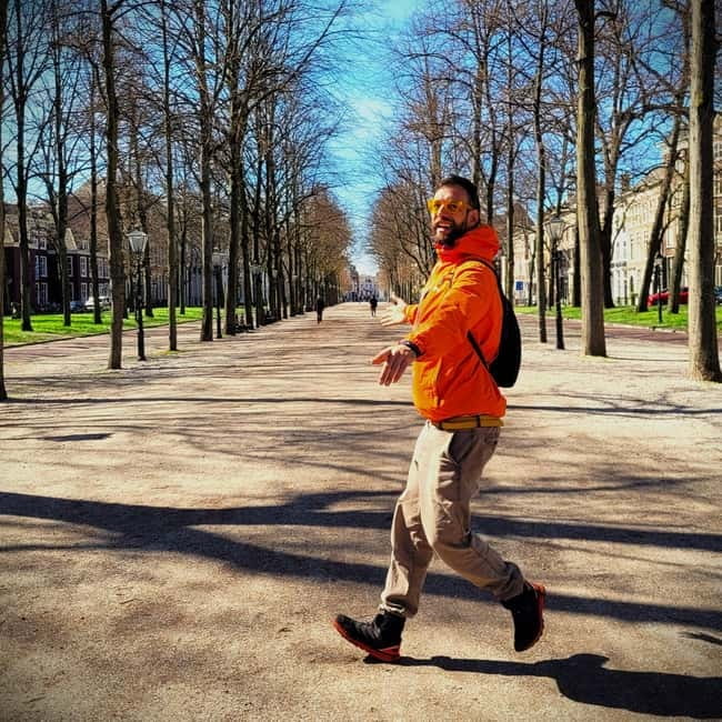 Interactive Safe 2,5hr Bike tour with Entertaining Guide - The Hague Center and the royal quarter