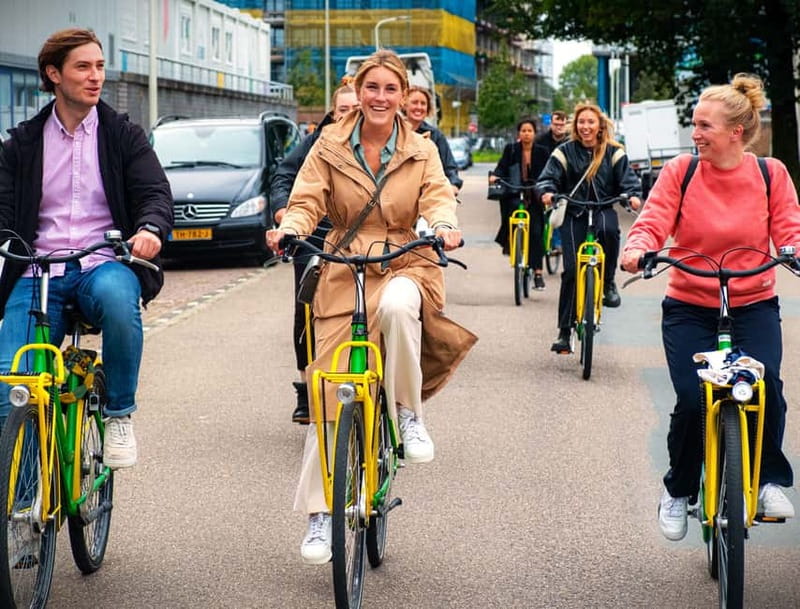 Interactive Safe 2,5hr Bike tour with Entertaining Guide - Paviljoensgracht, Bierkade, and Chinatown