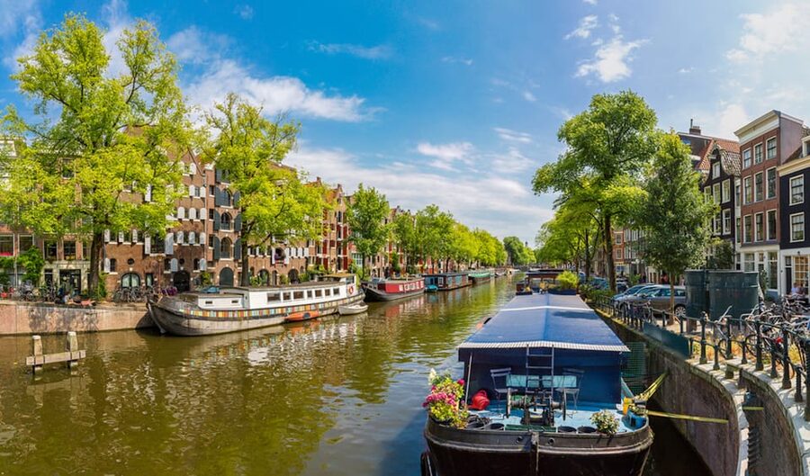 Jordaan, Anne Frank and Leidseplein tour in English - Entering the Jordaan’s narrow streets