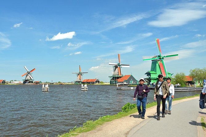 Keukenhof, Flower Fields, Volendam and Zaanse Schans Small-Group Tour - Volendam offers a pleasant change of pace