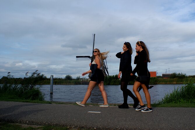 Kinderdijk Bike Tour - Picking up the bicycle at Kinderdijk