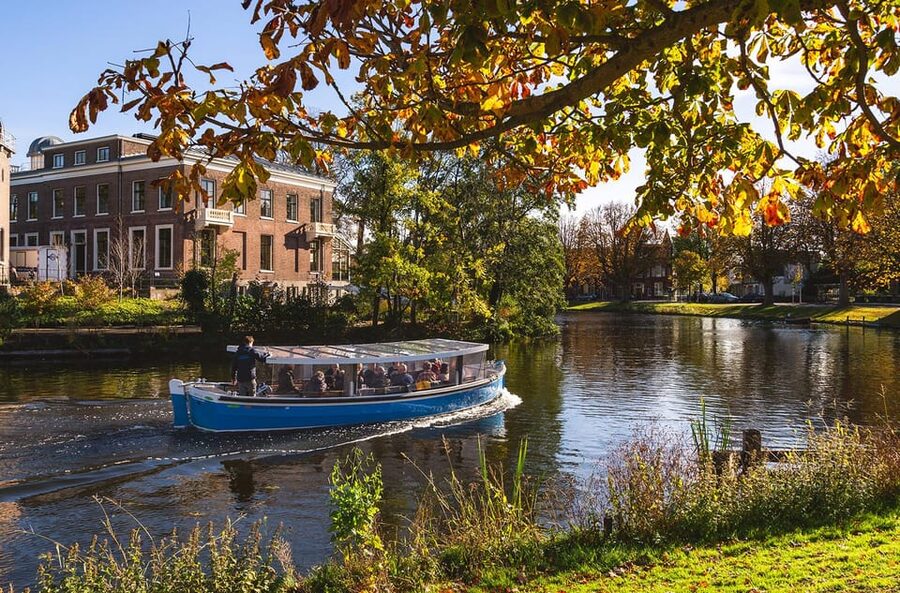 Leiden: Cruise through the Historic City Center with Guide - Why seeing Leiden from a canal works so well