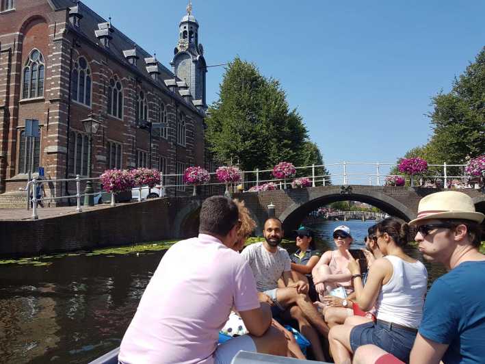 Leiden: Electric Boat Rental - Learning to steer an electric boat