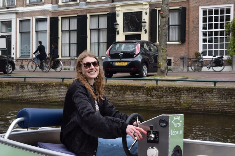 Leiden: Electric Boat Rental - Bringing breakfast, snacks, and drinks