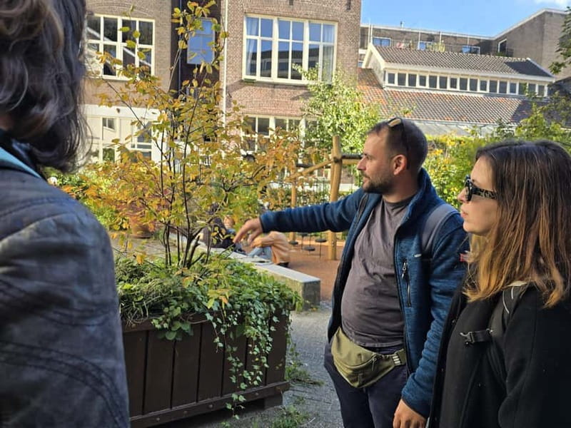 Liberal Amsterdam: Small-Group Walking Tour & Anne Frank VR - Blauwbrug, Zuiderkerk, and Nieuwmarkt