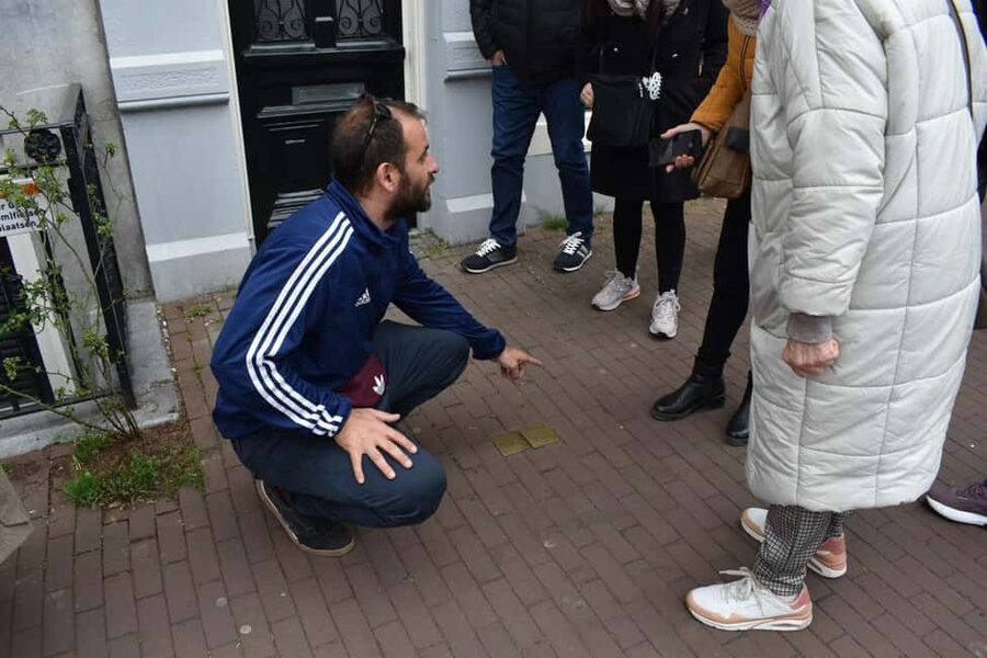 Liberal Amsterdam: Small-Group Walking Tour & Anne Frank VR - The coffee break and Anne Frank in VR