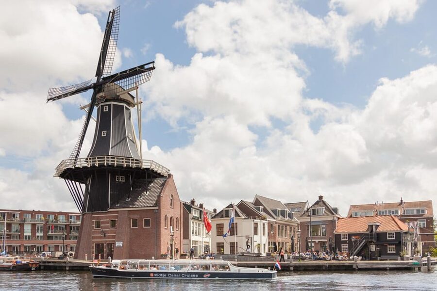 Local Cheese and Wine Cruise through Haarlem - The middle of the route: bridges, buildings, and conversation